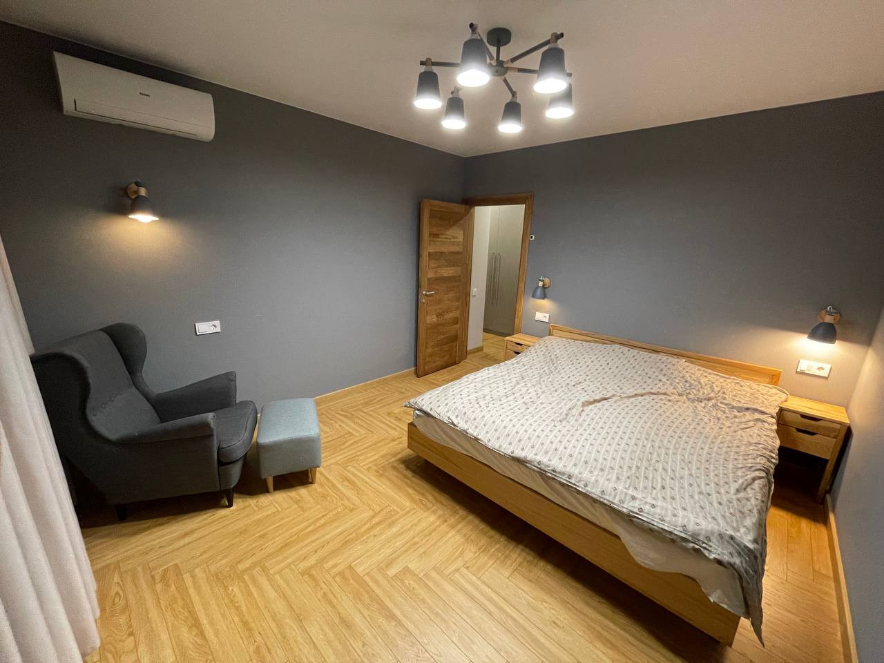 Плинтус МДФ ламинированный Modern Decor 008 2400×80×16 фото в интерьере